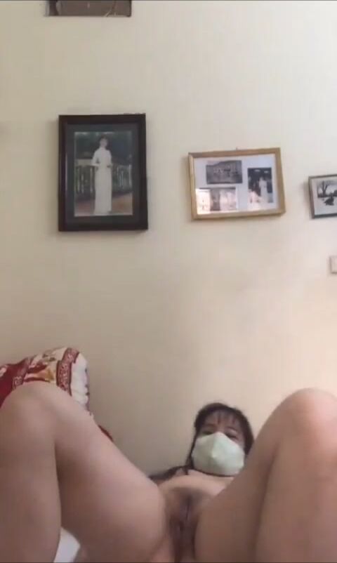 Mẹ vợ tự quay gửi video cho con rể